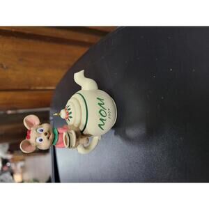 Vintage Mouse ornament Sitting on Teapot 'MOM 1997'